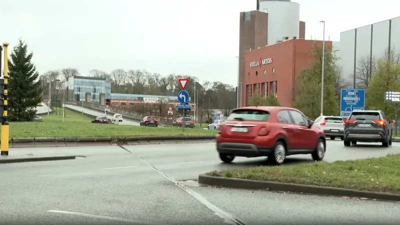 Nachtelijke herstelling van het wegdek aan Joanna-Maria Artoisplein in Leuven