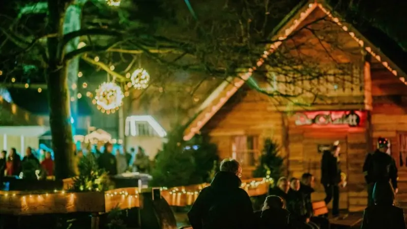 Onbekenden breken binnen in chalets Winter van Aarschot: flessen sterke drank en Red Bull gestolen