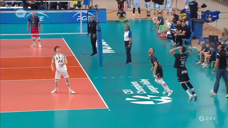 Hoofdafbeelding voor artikel VHL lijdt logische nederlaag…