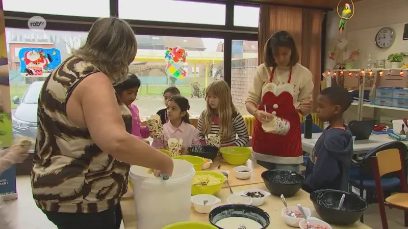 Witloofkok bezoekt het derde leerjaar van basisschool Hertog Jan in Kortenberg in het kader van de witloofbox-campagne
