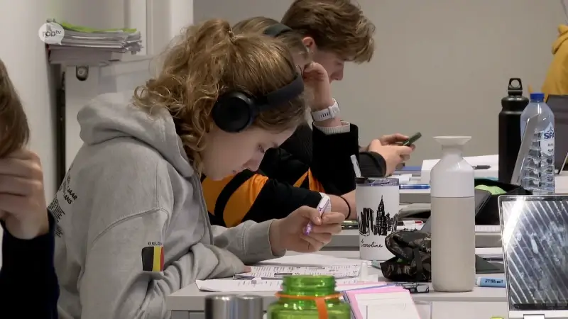 Verschillende gemeenten voorzien studieplekken tijdens blok: "Thuis word ik altijd afgeleid"