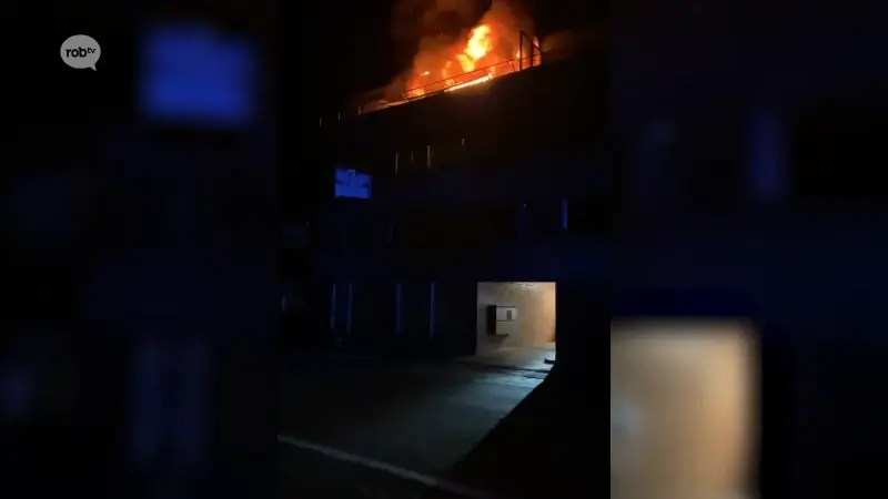 Man van 44 overleden bij zware brand in appartementsgebouw aan Schoonaerde in Schaffen