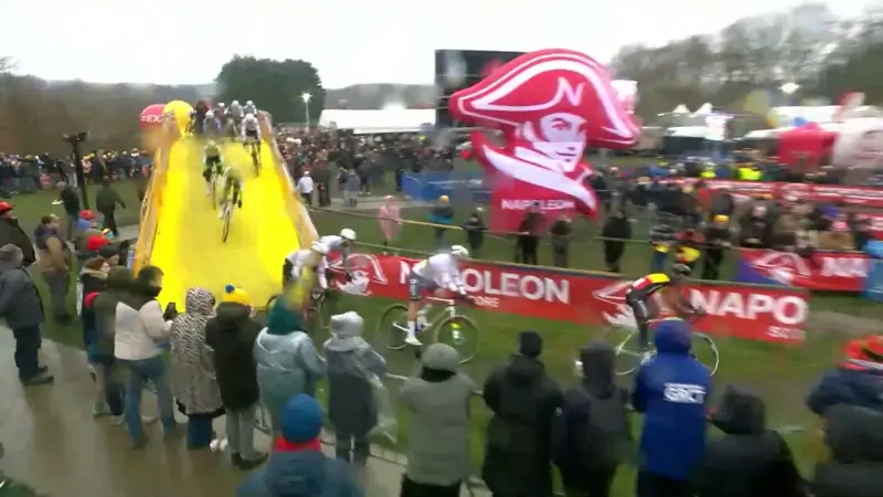 HERBELEEF GP Sven Nys: Mathieu van der Poel wint, Verstrynge wordt knap tweede en Nys pakt zijn eerste podiumplek in Baal