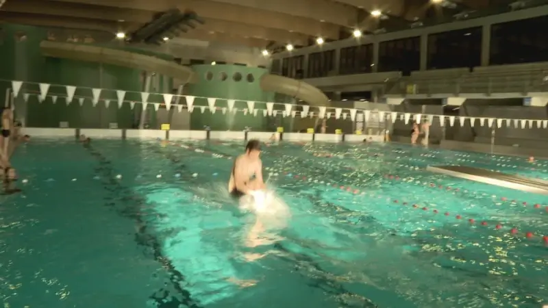 Belgisch kampioenschap bommetje in Sportoase Leuven: "Het perfecte bommetje heeft een zo groot mogelijke splash"