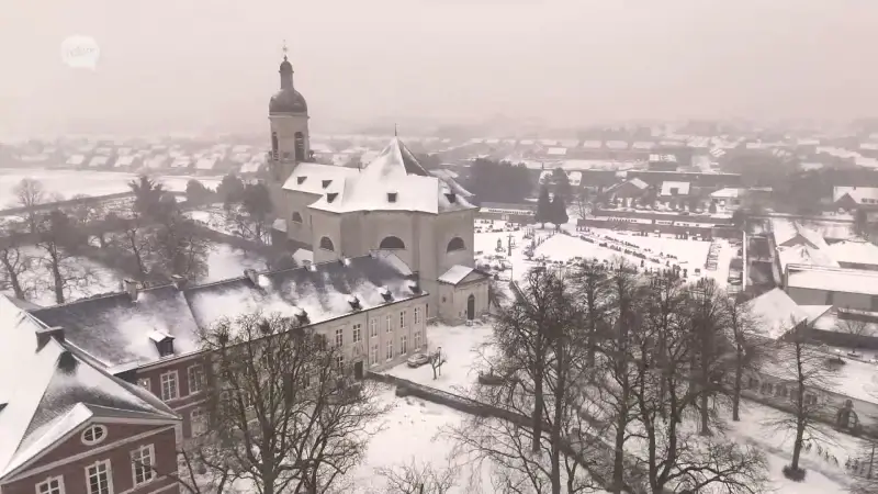 Vrijdag is alle sneeuw weg, er valt dan tot 20 liter regen per vierkante meter