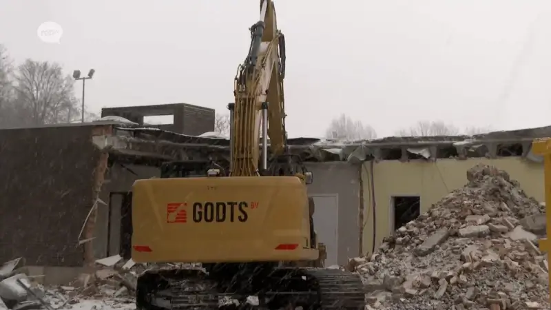 Afbraakwerken vroegere zwembad van Landen gestart