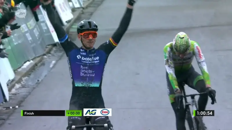 Thibau Nys is opnieuw Belgisch kampioen veldrijden