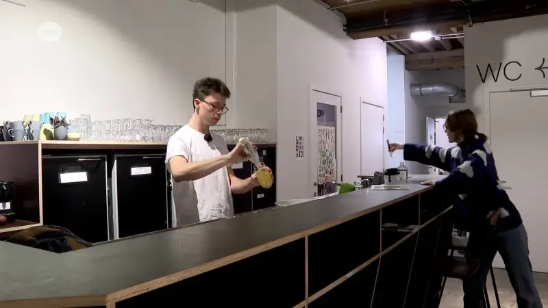 Maakleerplek opent gloednieuwe buurtkantine: "Er is nood aan een plek waar buren kunnen samenkomen aan de Vaartkom"