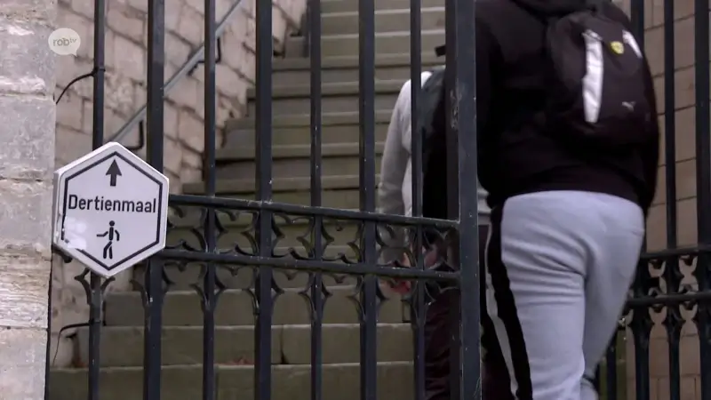 Honderden bedevaarders wandelen Dertienmaal in Hakendover: "Ik ben 85 en doe voor de 35e keer mee!"