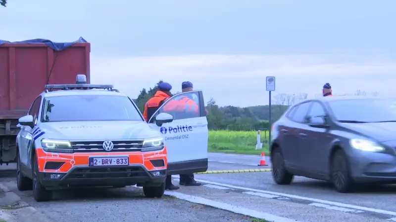Politie betrapt 7 bestuurders met gsm achter het stuur, 6 jongeren zonder fietsverlichting moeten naar verkeersles
