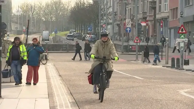 Steeds meer mensen pendelen met fiets naar het werk: "40 procent meer dan 5 jaar geleden"