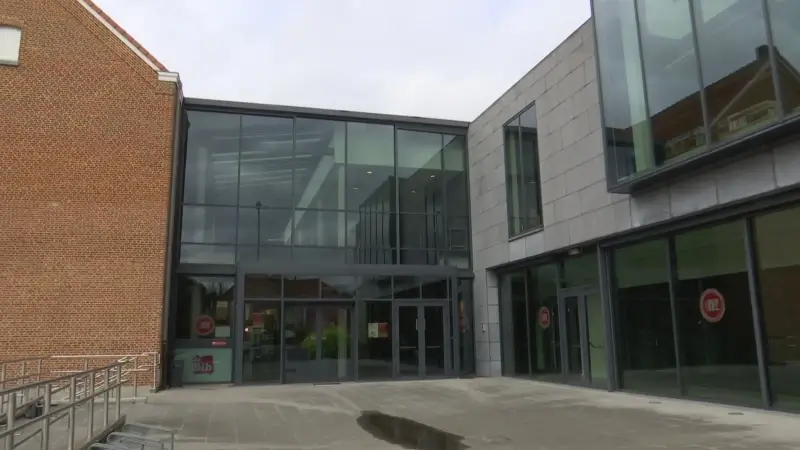 Cultuurhuis Den Bussel schakelt reacties op Facebook uit nadat valse profielen tickets aanbieden