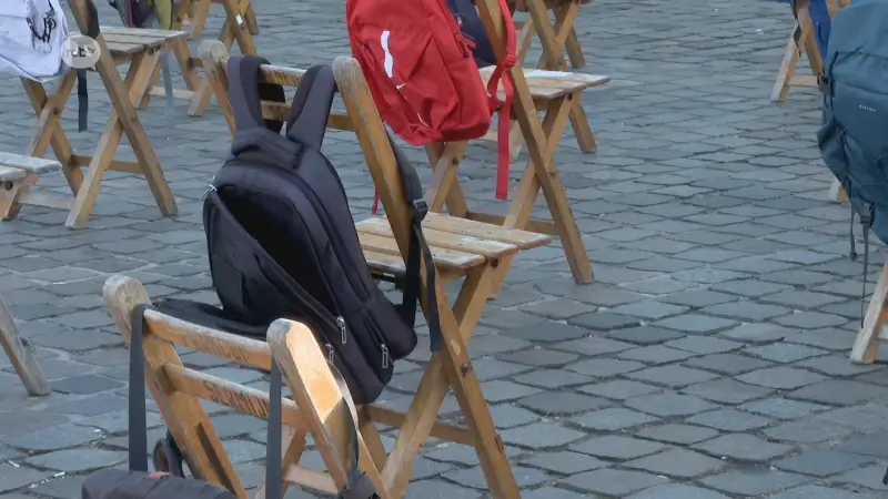 170 mensen voeren actie tegen schooluitval in Leuven: "Steeds meer kinderen en jongeren kunnen niet voltijds naar school"
