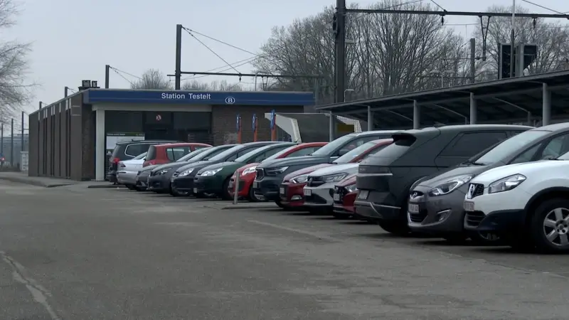 Parking aan station in Testelt afgesloten voor werken aan sporen langs Stationsstraat