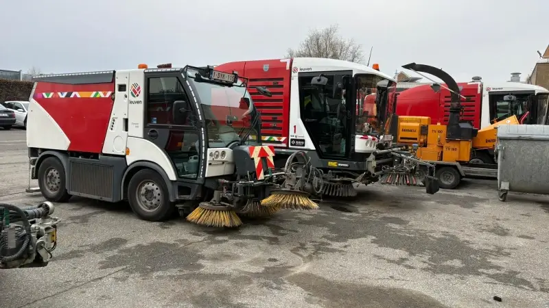 Minder lekke fietsbanden dankzij nieuwe magneetbalken aan Leuvense veegmachines: "Stalen pinnen van weg afhouden"