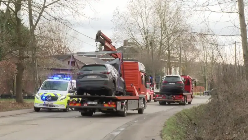 Twee auto's botsen frontaal op Steenweg op Molenstede in Diest: "Drie slachtoffers naar het ziekenhuis"
