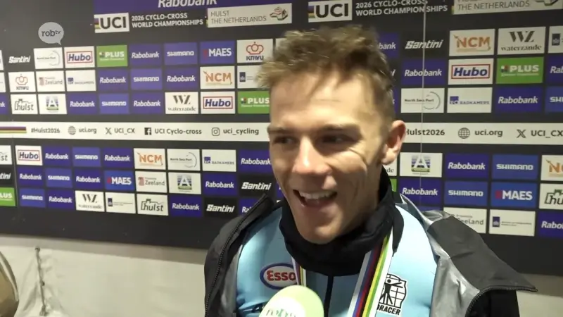 Thibau Nys na brons op WK veldrijden: "Zilver of brons is bijna hetzelfde, Mathieu van der Poel is beste veldrijder aller tijden"