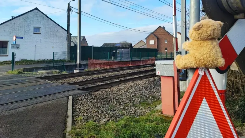 Infrabel en de gemeente Boutersem onderzoeken de bouw van een tunnel of brug aan de overweg waar vorig jaar een jongen van 11 stierf 