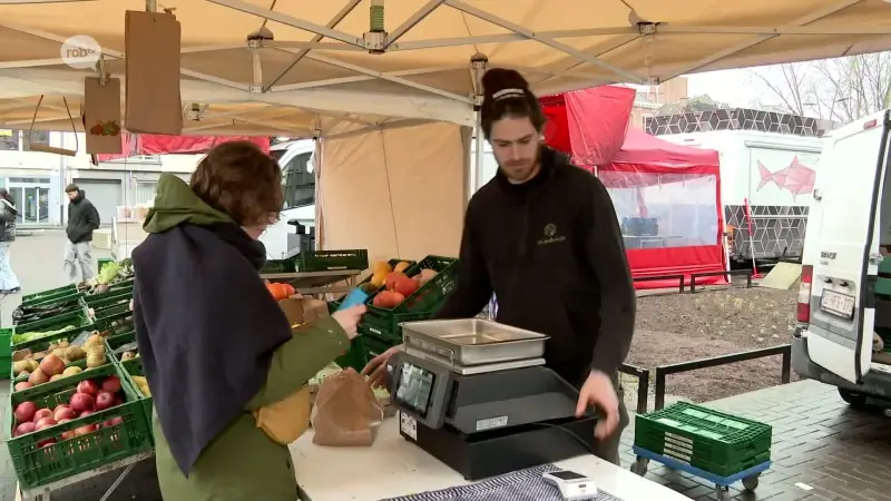 Fietskoerierdienst Urbike brengt voedseloverschotten van 10 Leuvense handelaars naar sociale organisaties: "Verspilling duurzaam tegengaan"