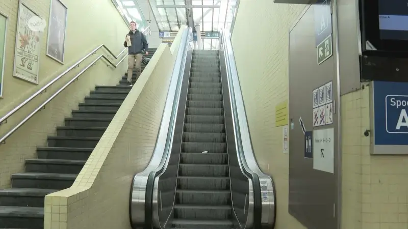 Roltrap in station van Leuven na drie dagen opnieuw kapot