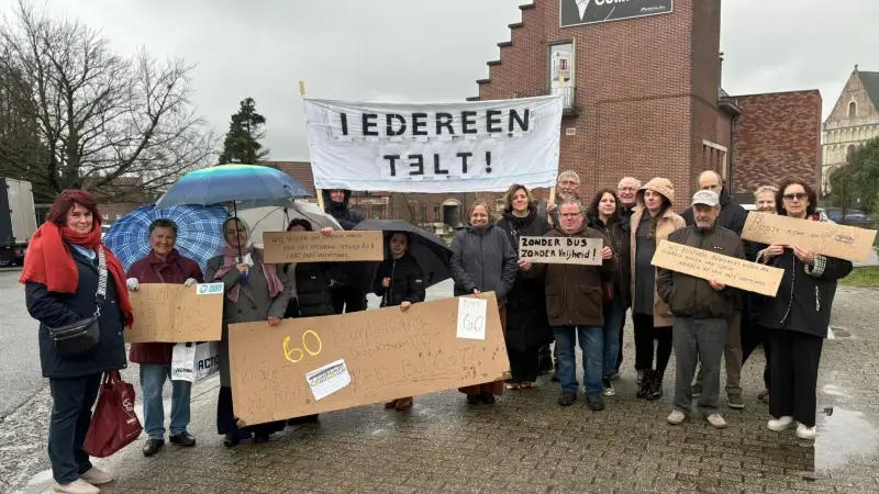 Buurtbewoners protesteren tegen verdwijning bushalte in Kumtich
