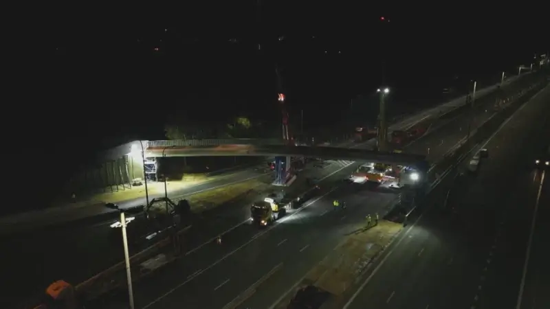 Werken aan fietsbrug over E40 in Heverlee lopen minstens half jaar vertraging op: "Aannemer heeft fout gemaakt in berekening"