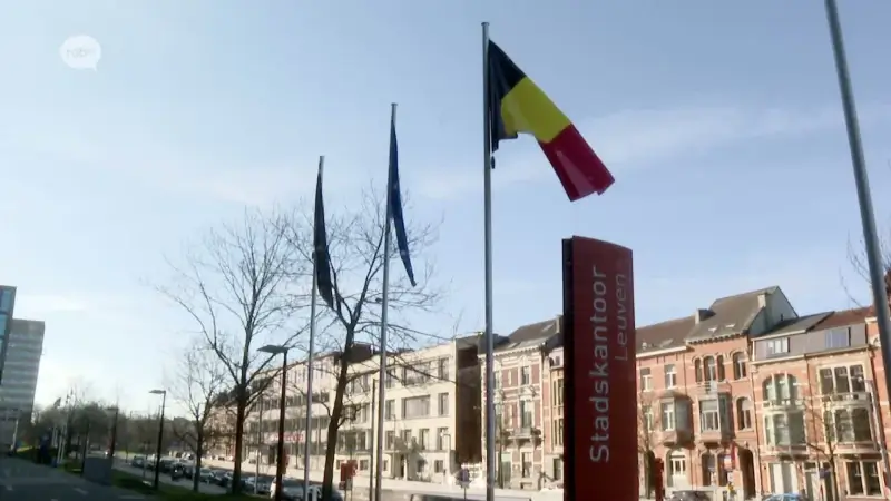 Leuven hijst zwarte vlag uit solidariteit met slachtoffers in Iran