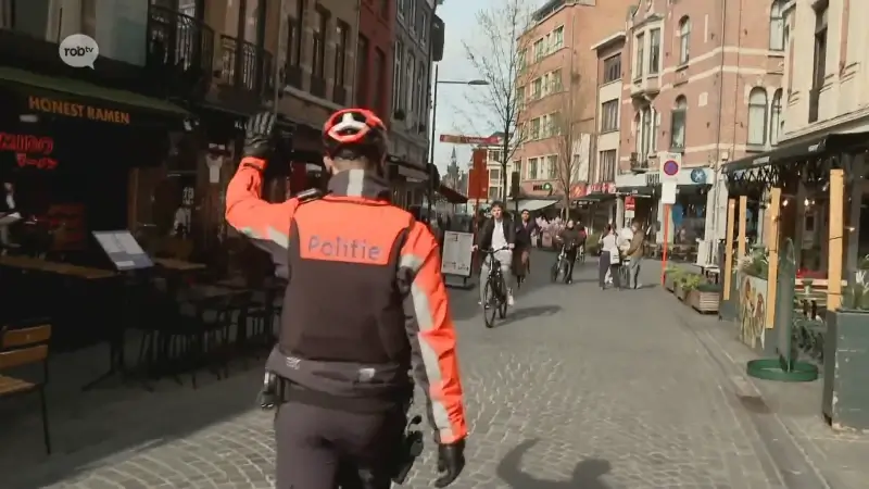Politie en stad Leuven controleren fietsers komende drie weken strenger in binnenstad: "Vaker ongevallen tussen fietsers onderling"
