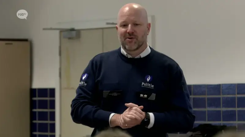 Leerlingen GO! Atheneum De Ring krijgen droneteam van Leuvense politie op bezoek