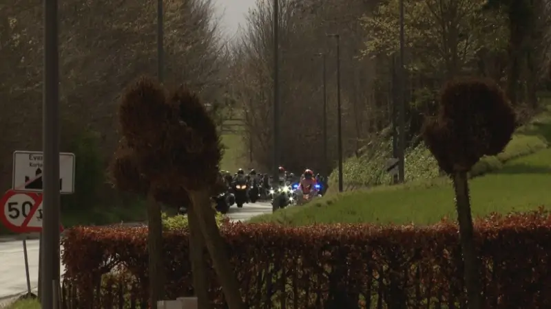 90 wielertoeristen rijden 100 km voor Kom Op Tegen Kanker, samen met Axel Merckx: "Kanker komt heel dichtbij, mijn dochter strijd tegen een tumor"