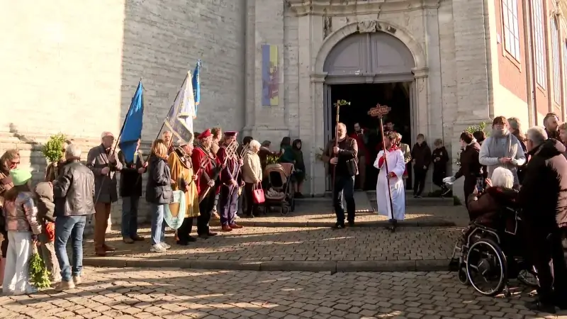 Zo werkt jongste generatie mee aan Palmprocessie in Hoegaarden :"Met de opbrengst van onze palmtakken gaan we naar de kermis"