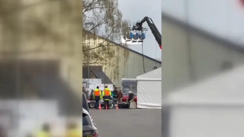 Hollywoodster Brad Pitt duikt op aan schaatsbaan in Heverlee voor opname van nieuwe film 'The Riders'