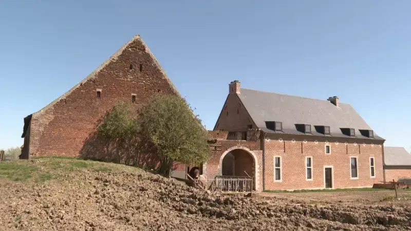 18e eeuwse Katspoelhof in Bierbeek wordt gerestaureerd