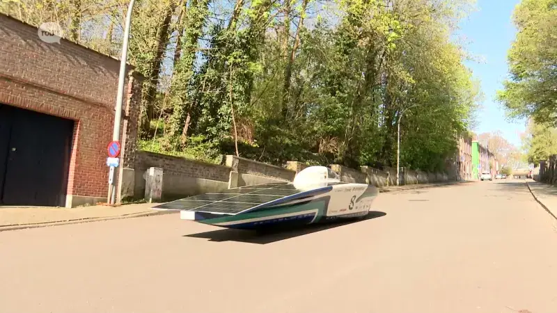 Solar Team KU Leuven test zonnewagen in Wijnpersstraat voor American Solar Challenge