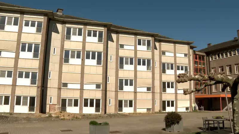 Projectontwikkelaar wil leegstaand gebouw op site van woonzorgcentrum Vogelzang in Leuven omvormen tot meer dan 80 studentenkamers: "Vlakbij scholen en groen"