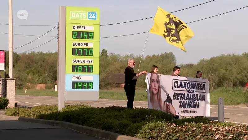 Vlaams-Belang voert actie tegen hoge brandstofprijzen aan tankstation in Tielt-Winge: "Taksen moeten lager"