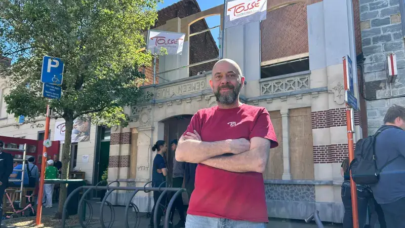Replica van oud gemeentehuis is dé blikvanger op 1 Meimarkt in Herent: "Dit is pure passie"