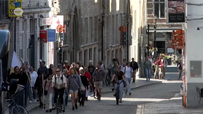 Peacewalk start in Leuven: Niel Vanderwegen wandelt komend jaar 8.500 kilometer naar Jeruzalem