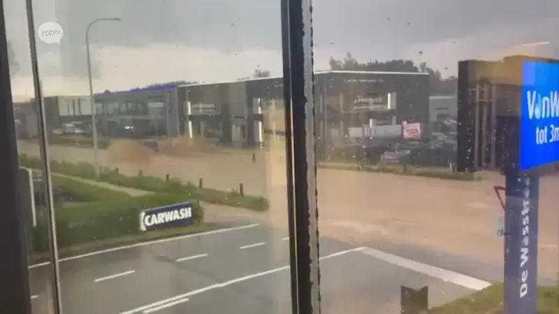 Wateroverlast op onder meer Brusselsesteenweg in Herent, vanavond nog meer regen op komst: "Schade was aanzienlijk"