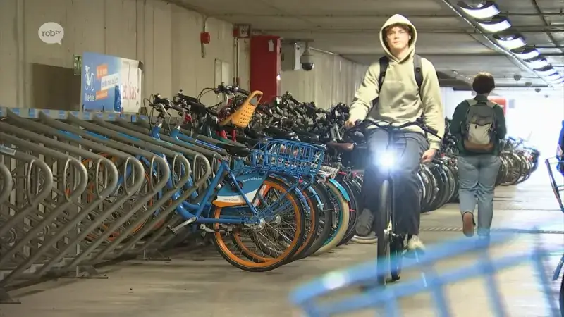 54 extra elektrische deelfietsen in Leuven op 10 nieuwe locaties: "Onder meer aan Brabanthal, Gasthuisberg en Sportkot"