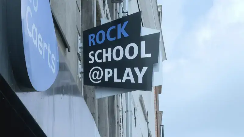 Leuvense Rockschool zoekt nieuwe locatie omdat lokalen boven muziekschool te klein zijn