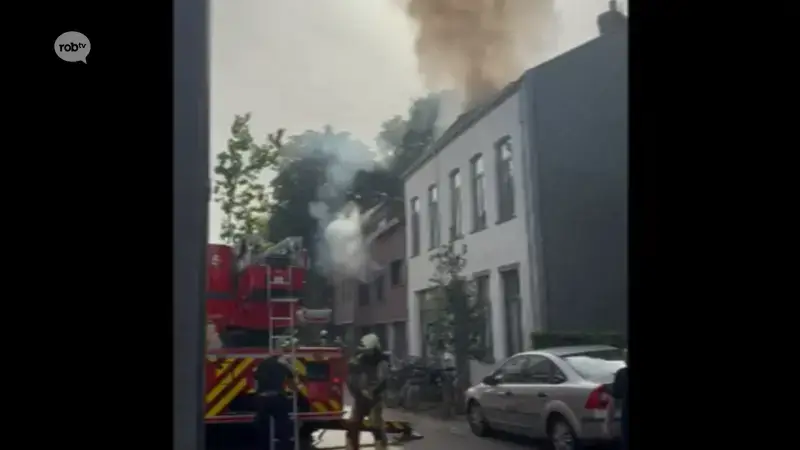 Huis onbewoonbaar na hevige brand in Platte Lostraat in Leuven: "Enkele bewoners ter controle naar het ziekenhuis gebracht"