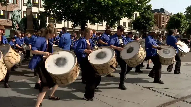 Percussionisten geven beste van zichzelf tijdens Dromfest in Leuven: "Zalig dat je de ambiance voelt"