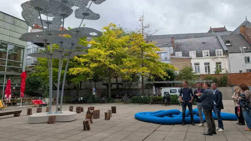 Prototype van kunstmatige schaduwplek voorgesteld in Leuven: "Maar bomen blijven onze eerste keuze"
