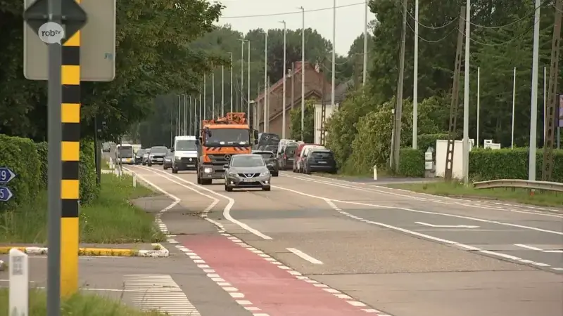 Vanaf woensdag tijdelijke verkeerslichten op Brusselsesteenweg in Herent voor herstelling betonplaten