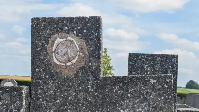 Dieven stelen koperen kruisjes op kerkhoven in Linter, Landen en Zoutleeuw