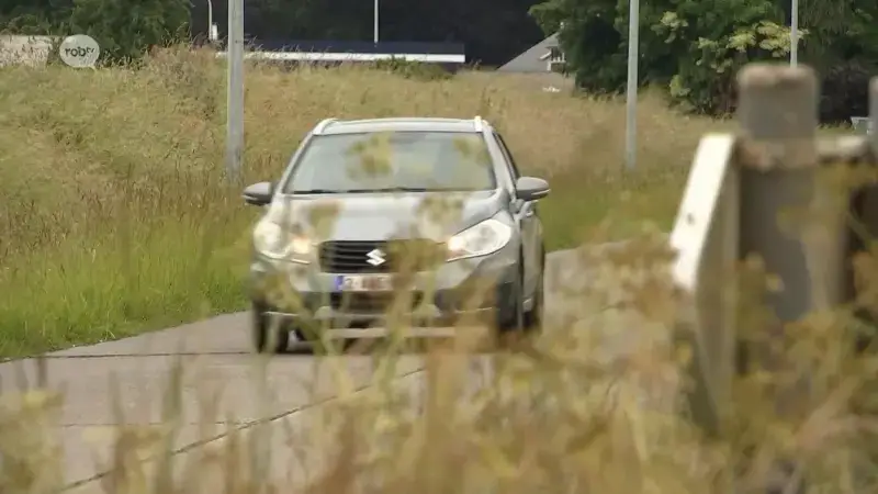 Politie zet 18 jarige man uit Tienen aan de kant voor verkeersovertreding, maar in de auto ligt de buit van verschillende inbraken