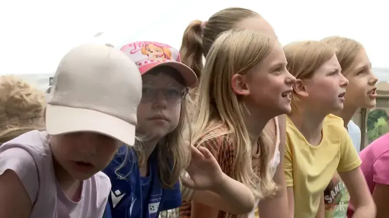 Bokesrock is traditionele afsluiter van schooljaar voor leerlingen van basisscholen in Zoutleeuw: "Ik vind het super leuk"
