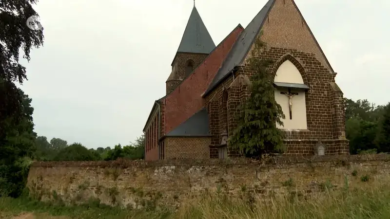 375.000 euro voor restauratie van 13e-eeuwse kerkhofmuur rond Sint-Pieterskerk in Langdorp