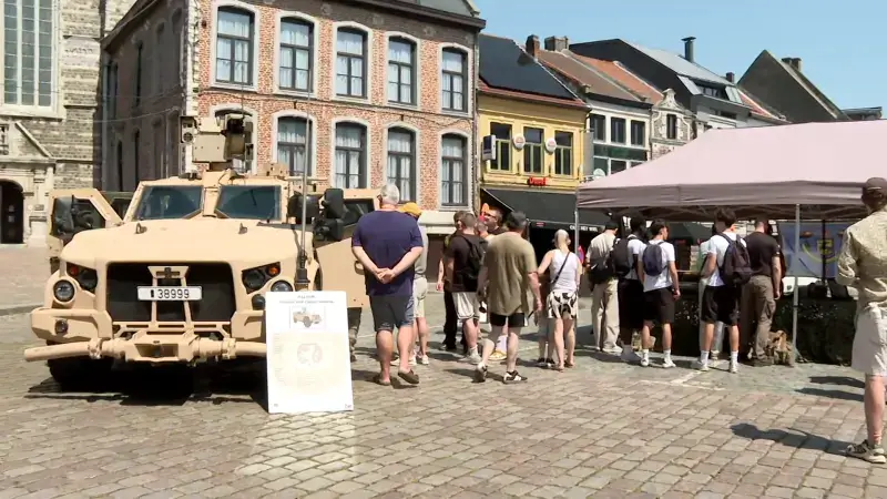 Militaire eenheid 2/4 Lansiers krijgt bezoek van Theo Francken